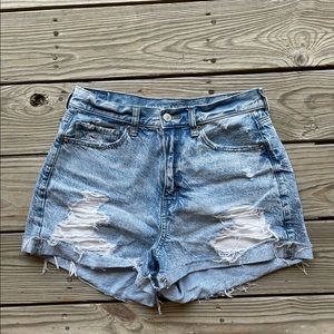 American Eagle High Waisted Denim Mom Shorts | sz 8
